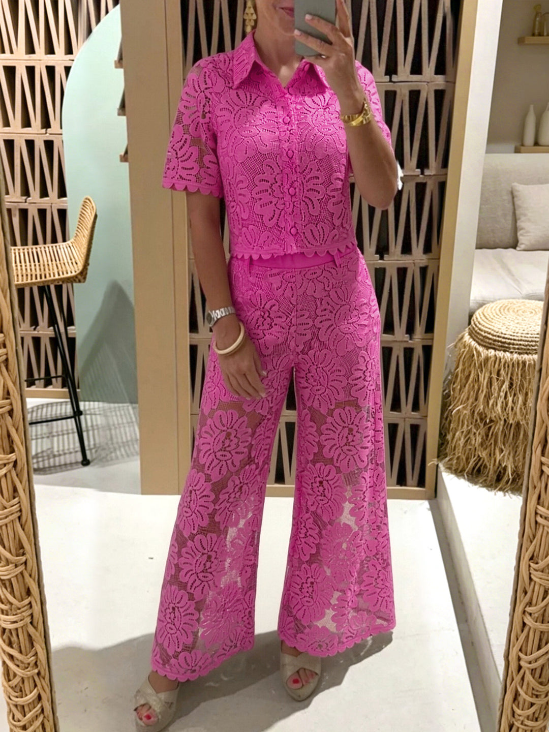Damen nan elegante Spitzenkombination mit kurzärmeliger Hemdbluse, Muschelsaum und taillierter Palazzohose mit Bindegürtel Drune