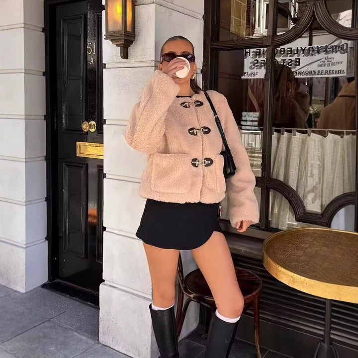 Damen modische Teddyjacke mit vintage Knopfdetails und aufgesetzten Taschen Drune