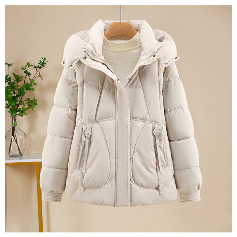 Damen Kurzjacke im Puffer‑Look mit Kapuze, taillierender Schnitt und Reißverschluss Drune
