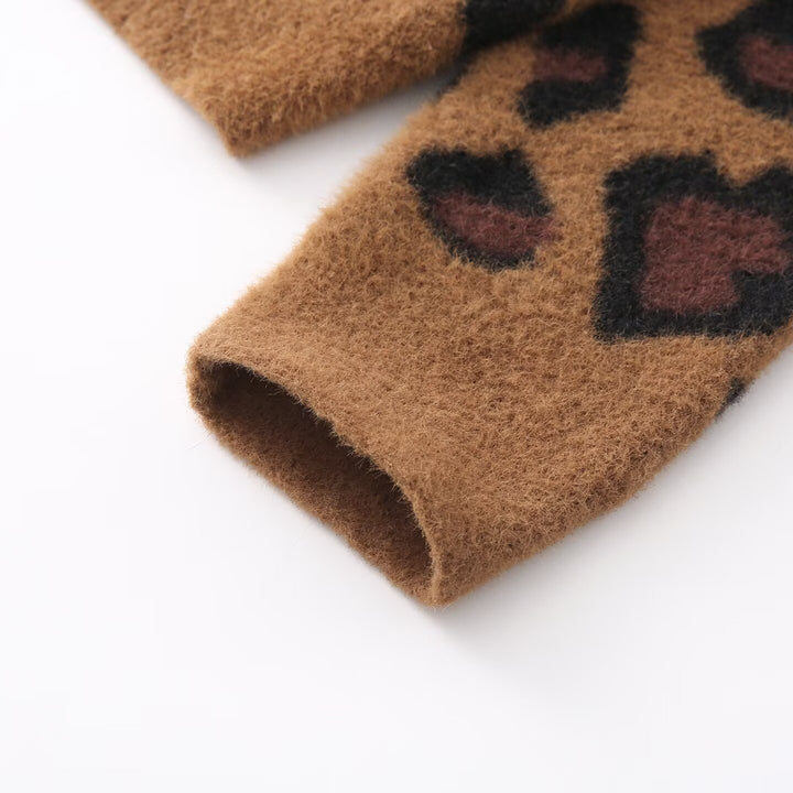 Damen Flauschige Strickjacke im Leoprint mit Rundhals und Knopfleiste Drune