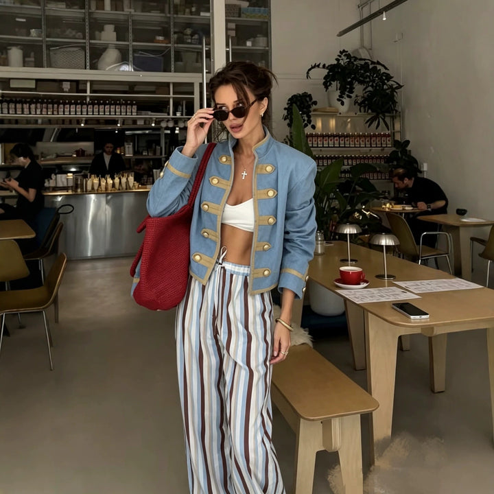 Damen Kurzblazer im Offiziersstil mit goldenen Zierleisten und Stehkragen Drune