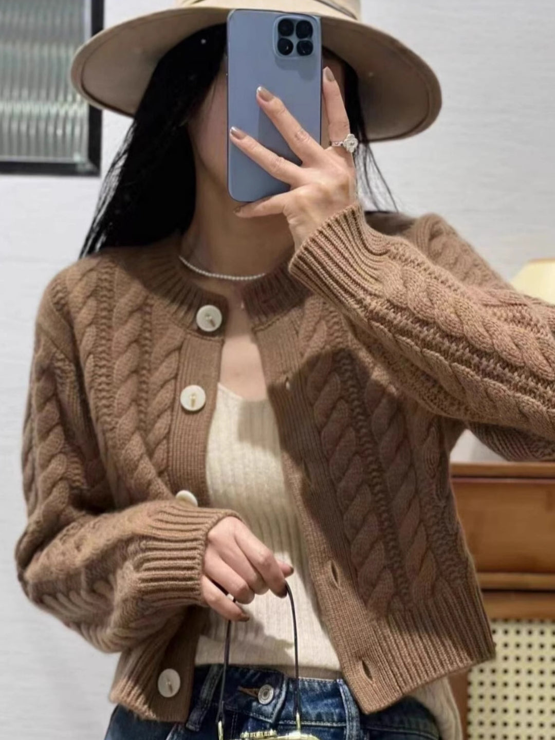 Damen Kurzer Zopfstrick‑Cardigan mit breitem Rippsaum und großen Knöpfen Drune