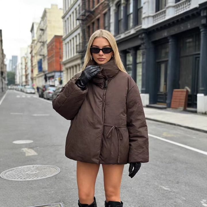 Damen Oversize-Steppjacke mit hohem Stehkragen und Taillengürtel Drune