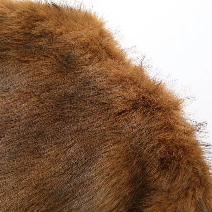Damen nan luxuriöse Kurzjacke aus veganem Kunstfell mit offenem Schalkragen und leichter Taillierung Drune