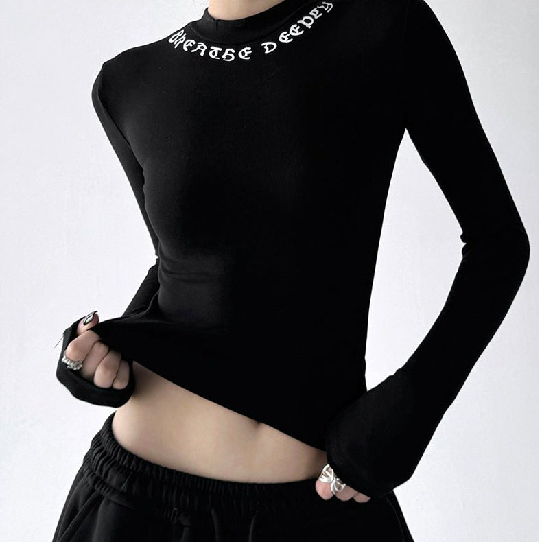 Damen figurbetontes Langarmshirt mit hohem Kragen und modischem Schriftzug Drune