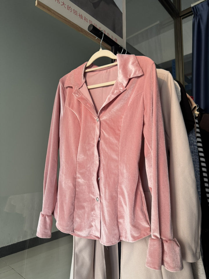 Damen Samt-Bluse mit tailliertem Schnitt, Reverskragen und Volantärmeln Drune