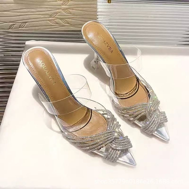 Damen spitz zulaufende Mule mit funkelnden Kristallriemen und skulpturellem Acrylabsatz Drune