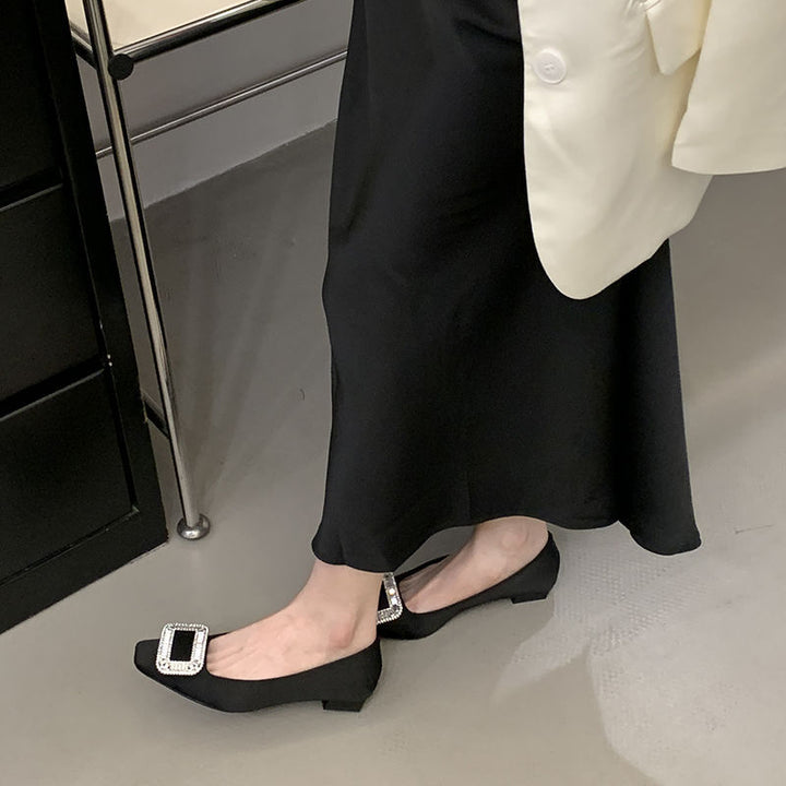 Damen Satin-Ballerinas mit quadratischer Zehenpartie und strassbesetzter Schmuckschließe Drune