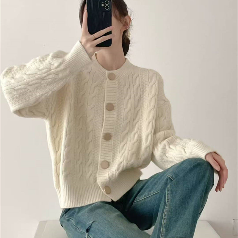 Damen Strickjacke mit Zopfmuster und großen Knöpfen Drune