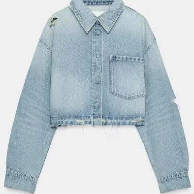 Damen Cropped Jeansjacke im Boxy‑Cut mit fransigem Saum und aufgesetzter Brusttasche Drune