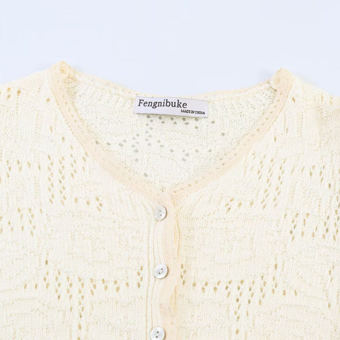 Damen Strickbluse mit Knopfreihe, Spitzenmanschetten und Volant‑Peplum Drune