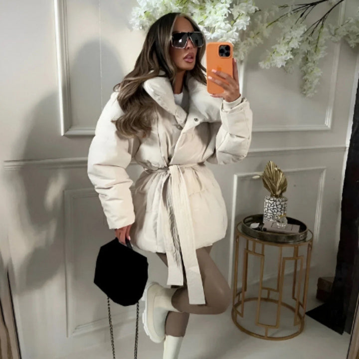 Damen modische Oversized-Daunenjacke mit breitem Kragen und Taillengurt Drune