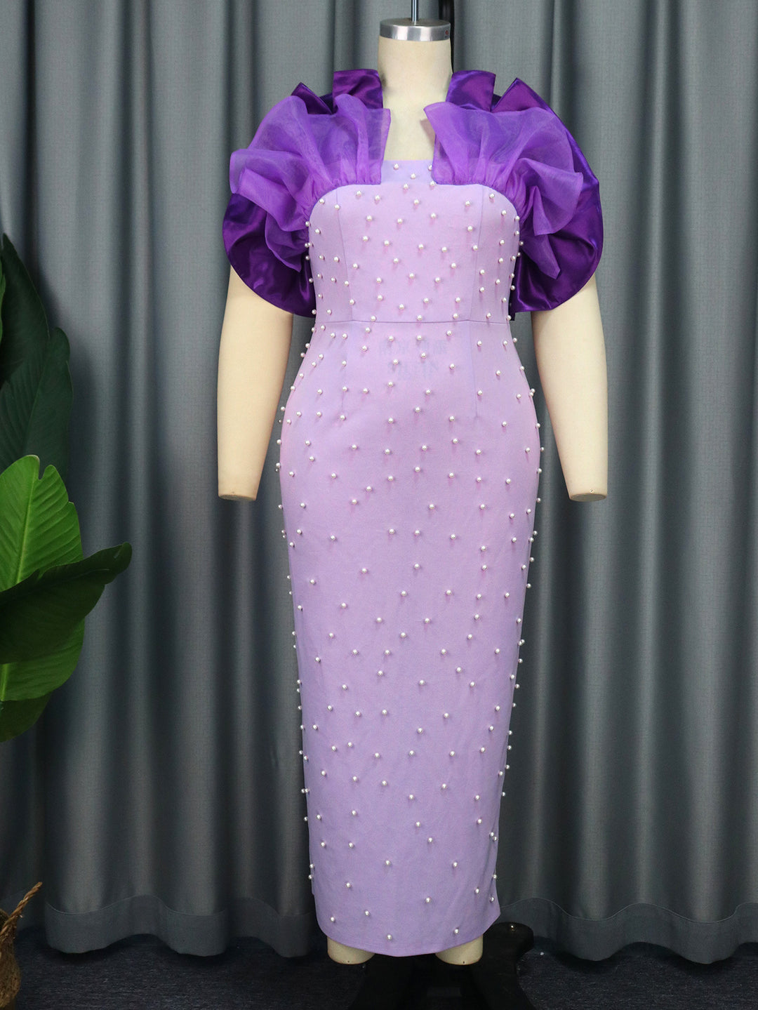 Damen Figurbetontes Abendkleid mit dramatischen Puffärmeln und Perlenakzenten Drune