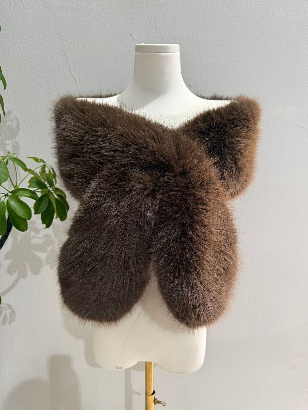 Damen Luxuriöse Wendbare Kunstpelz-Schulterstola mit V‑Form Drune