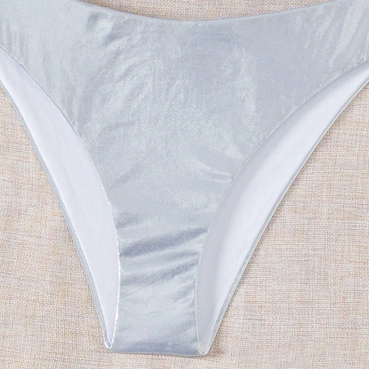 Damen Bandeau-Bikini mit glänzendem Oberteil und hohem Beinausschnitt Drune