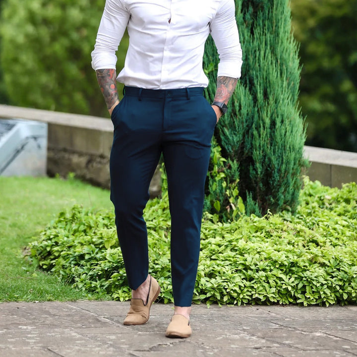 Herren nan Slim-Fit Stretch-Chino mit schmal zulaufendem Bein und dezenten Eingrifftaschen Drune
