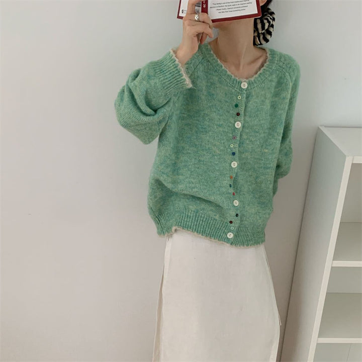 Damen Strickjacke mit bunten Knopfdetails und weich fließendem Design Drune