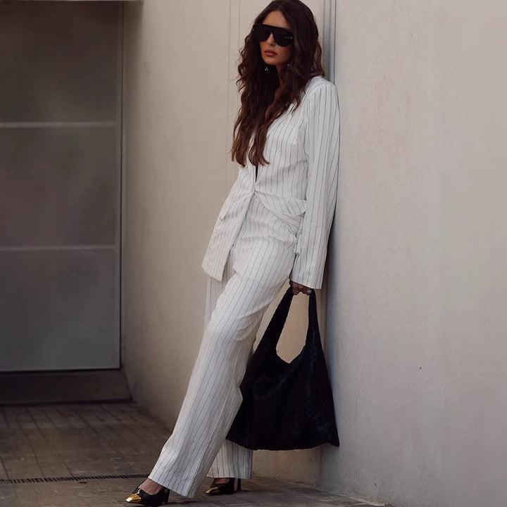 Damen Zweiteiliges Nadelstreifen-Anzugset mit Oversize-Blazer und weiter Bundfaltenhose Drune