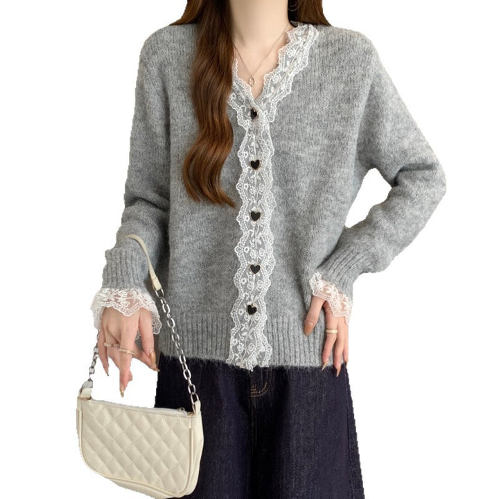 Damen Strickjacke mit Spitzenakzenten und Herzknöpfen Drune