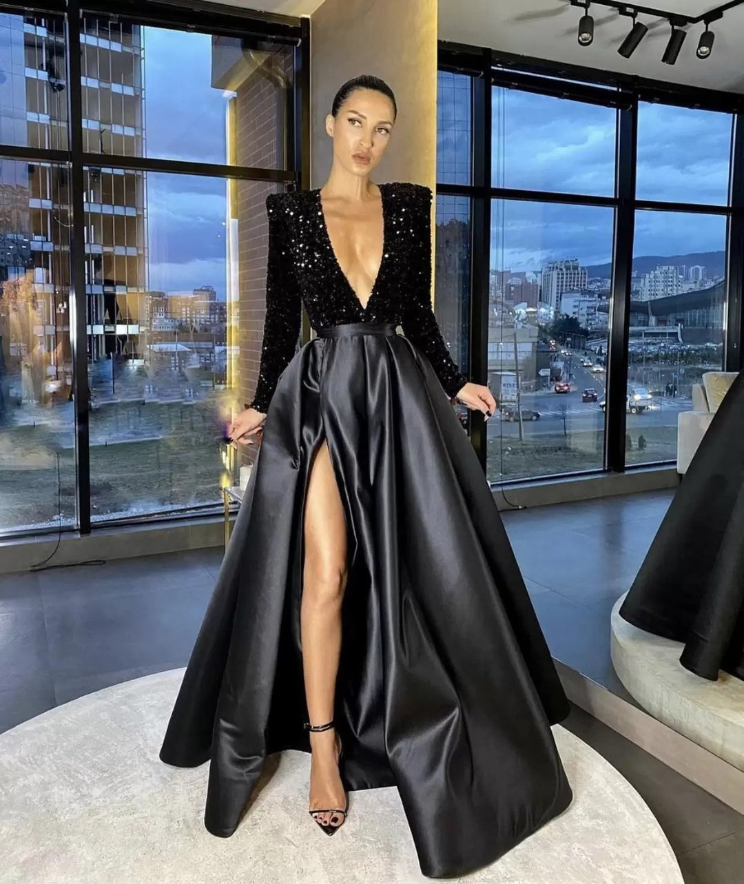 Damen Glamouröses Abendkleid mit tiefem V-Ausschnitt und hochgeschnittenem Rock Drune
