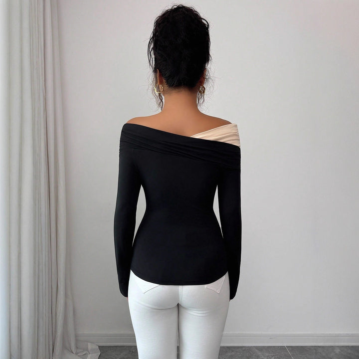 Damen nan asymmetrisches Carmen-Top mit Schulterraffung und körperbetonter Jersey-Passform Drune
