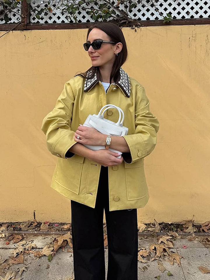 Damen Boxy-Übergangsjacke mit veredeltem Schmuckkragen und aufgesetzten Taschen Drune