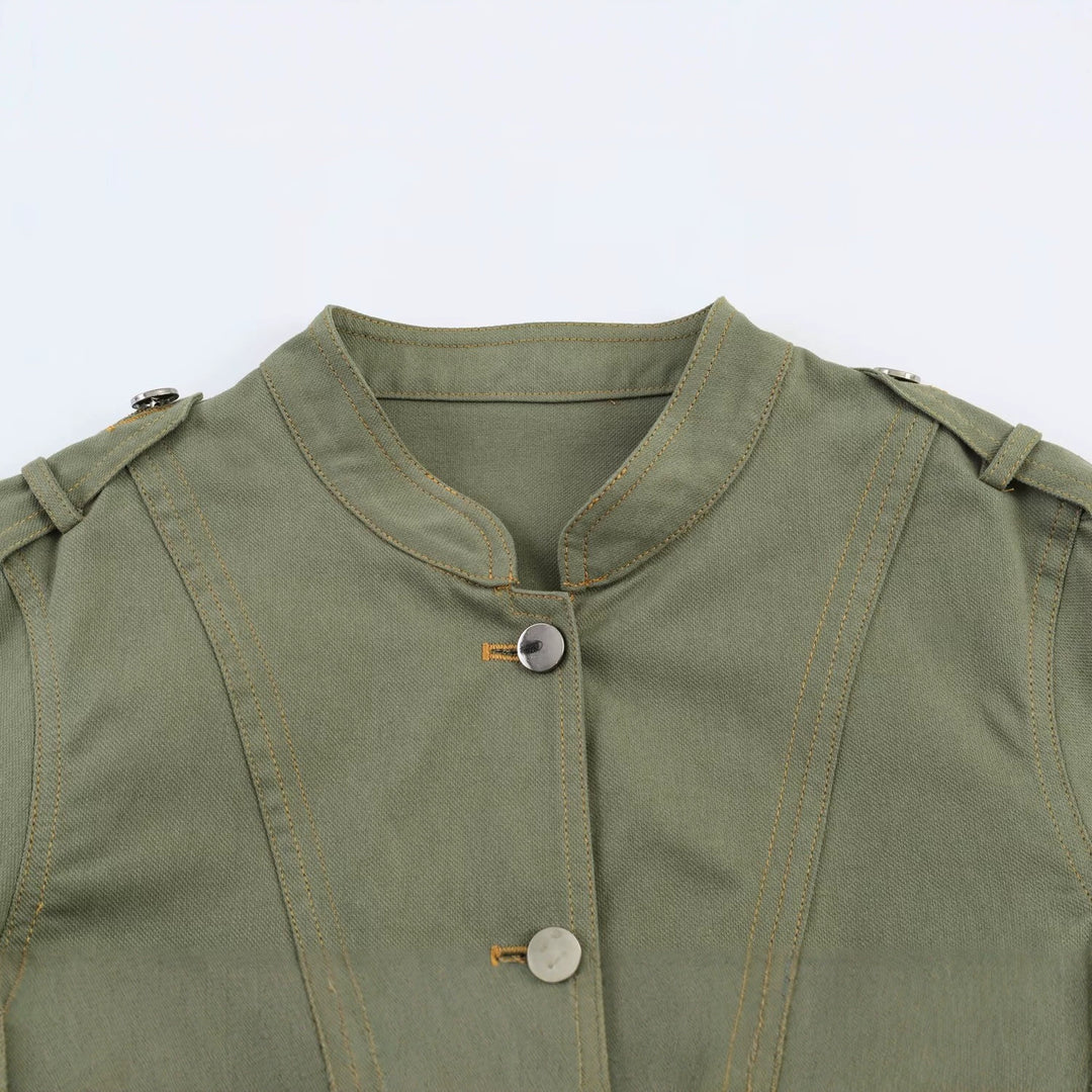 Damen Kurzjacke im Utility‑Stil mit Stehkragen und Schulterriegeln Drune
