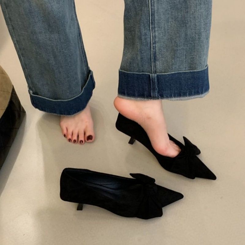 Damen elegante spitze Samt-Pumps mit mittelhohem Kittenabsatz und Zierschleife Drune