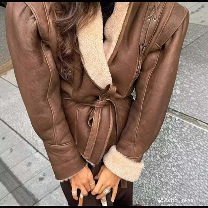 Damen nan taillierte Kunstlederjacke mit Sherpa-Futter, Wickelgürtel und seitlichen Schnürdetails Drune