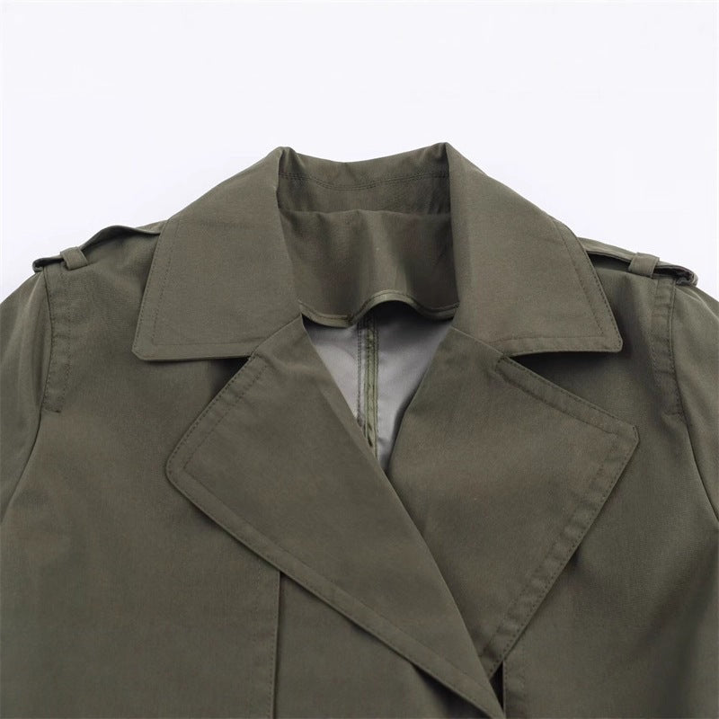 Damen Kurztrench mit A‑Linien‑Silhouette, doppelreihiger Knopfleiste, Bindegürtel und Schulterriegeln Drune