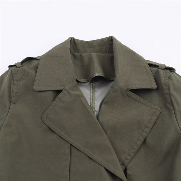 Damen Kurztrench mit A‑Linien‑Silhouette, doppelreihiger Knopfleiste, Bindegürtel und Schulterriegeln Drune