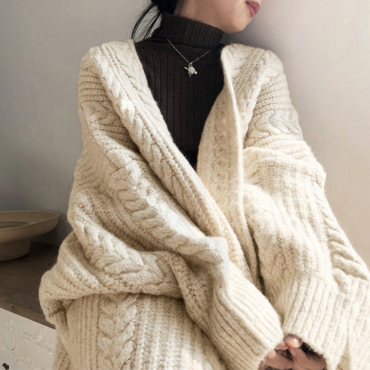 Damen Strickponcho mit tiefem V-Ausschnitt und trendigem Zopfmuster Drune