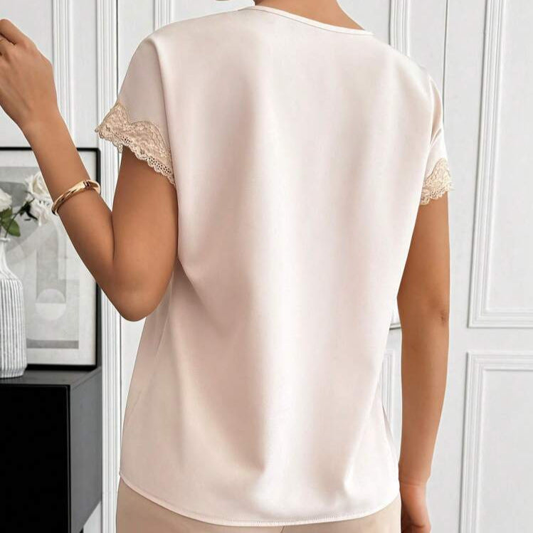 Damen Blusenshirt mit floralem Spitzensaum und satiniertem Finish Drune
