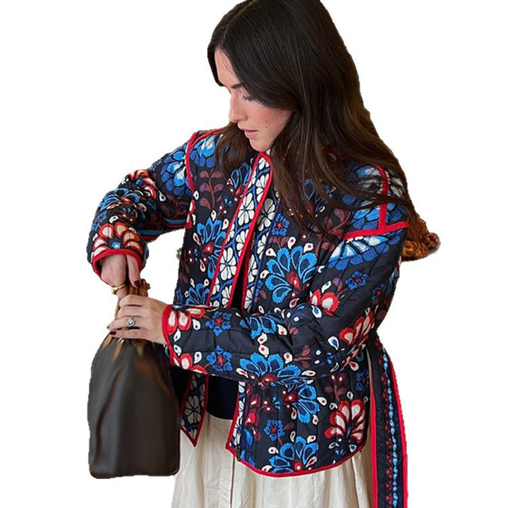 Damen Taillierte gestepptte Jacquard‑Baumwolljacke mit folklorem Blumenmuster & Bindegürtel Drune