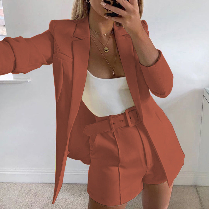 Damen Zweiteiliges maßgeschneidertes Blazer‑Set mit hochtaillierten Shorts und Gürtel Drune