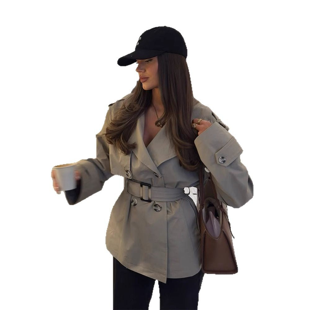 Damen Kurzer taillierter Trenchcoat mit Gürtel und Schulterklappen Drune