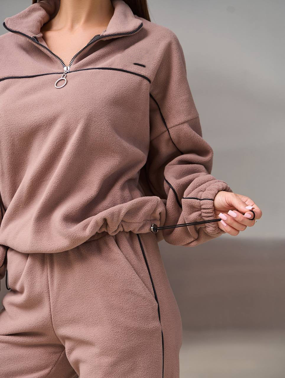 Damen Fleece-Sportanzug mit hohem Kragen und praktischen Reißverschlussdetails Drune