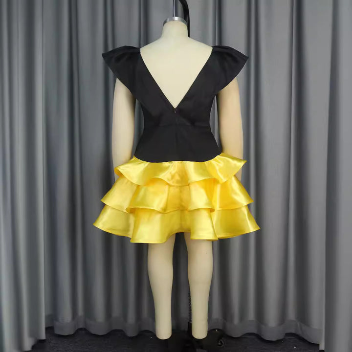 Damen Verspieltes Kleid mit voluminösen Rüschen und tiefem V-Ausschnitt Drune