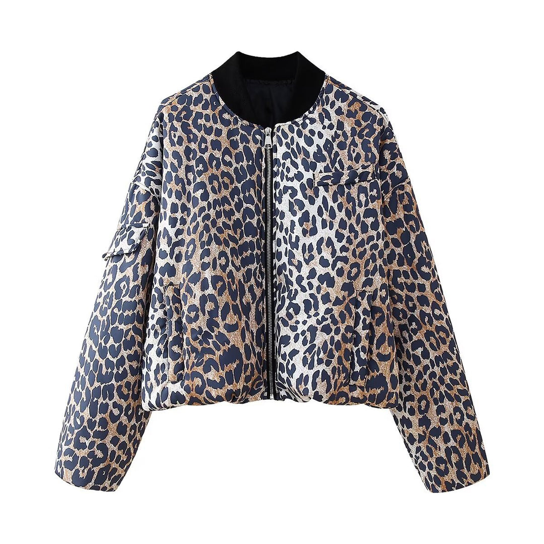 Damen nan wattierte Cropped-Bomberjacke mit Leo-Alloverprint, Reißverschluss, Utility-Ärmel und Rippenkragen Drune