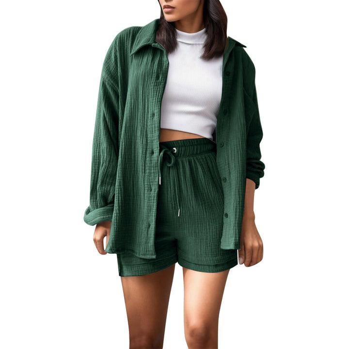 Damen lässiges Sommeroutfit bestehend aus Kurzarmbluse und bequemen Shorts Drune
