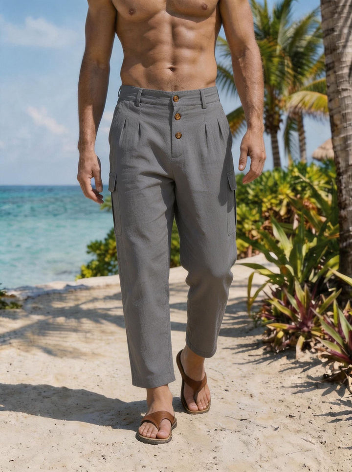 Herren Bundfalten-Cargohose mit Knopfverschluss, aufgesetzten Cargotaschen und gekürztem Bein Drune