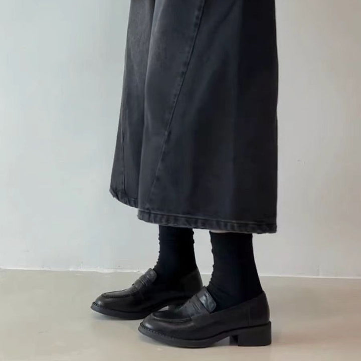 Damen Leder-Penny‑Loafer mit gesteppter Kappnaht und niedrigem Blockabsatz Drune