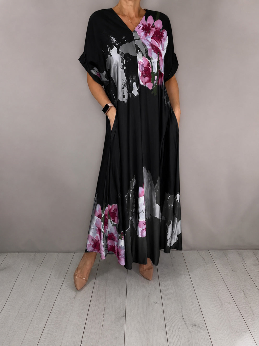 Damen Maxikleid mit weitem Fall, V-Ausschnitt, Eingrifftaschen und floraler Aquarelloptik Drune