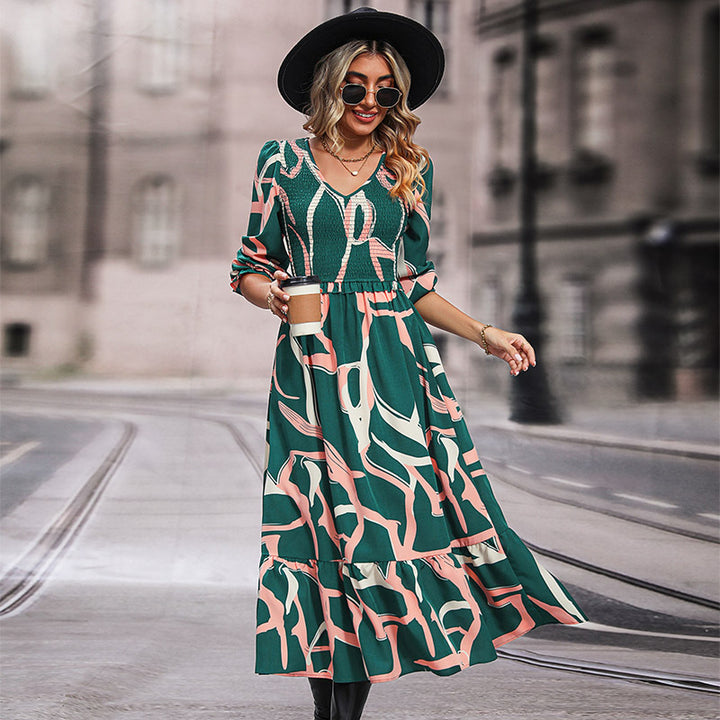 Damen Midikleid mit gerafftem Smok-Oberteil, V-Ausschnitt und ausgestelltem Volantrock Drune