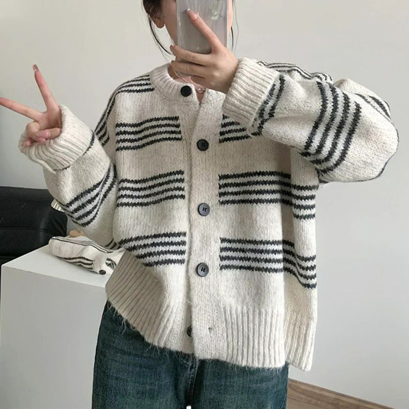 Damen modische Strickjacke mit kontrastierenden Streifen und praktischen Knöpfen Drune