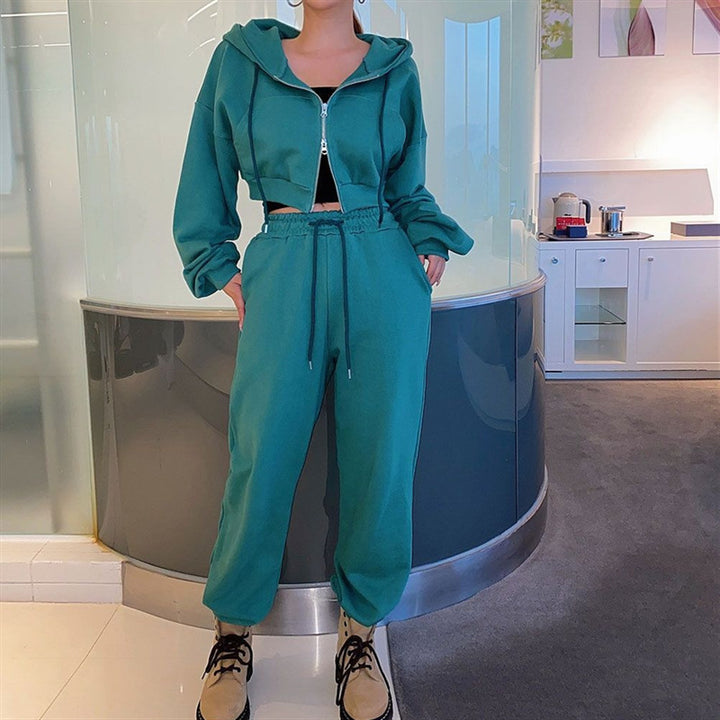 Damen sportliches Freizeit-Set mit cropped Kapuzenjacke und Jogginghose Drune