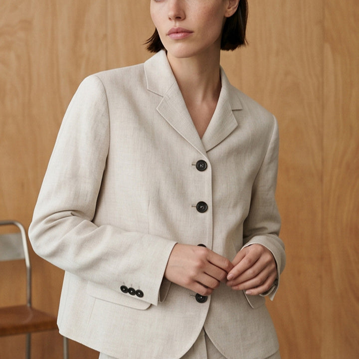 Damen Taillierter Leinenblazer mit Schößchen, Pattentaschen und durchgehender Knopfleiste Drune