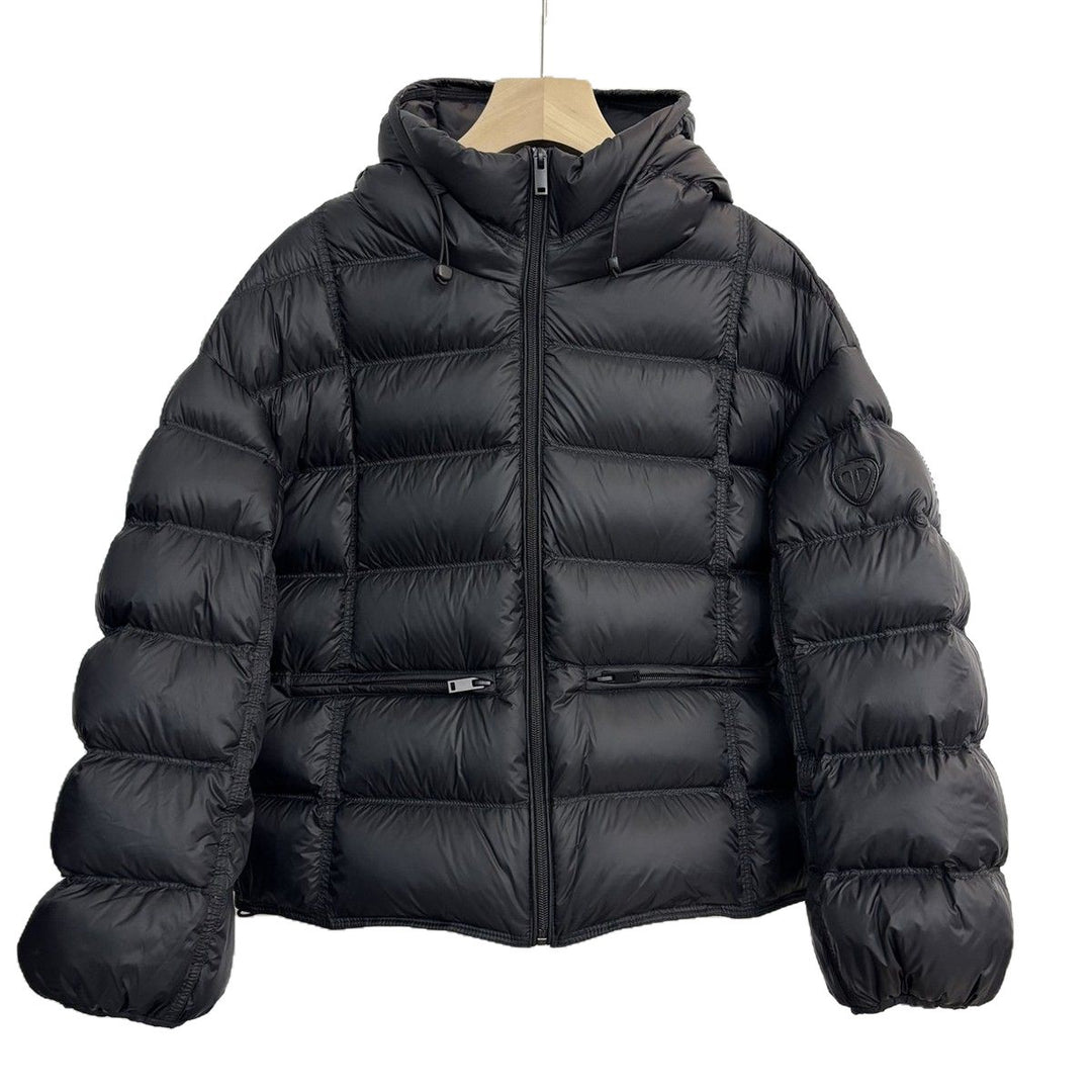 Damen nan kurz geschnittene Thermo-Steppjacke mit Kapuze, Reißverschlusstaschen und elastischen Bündchen Drune