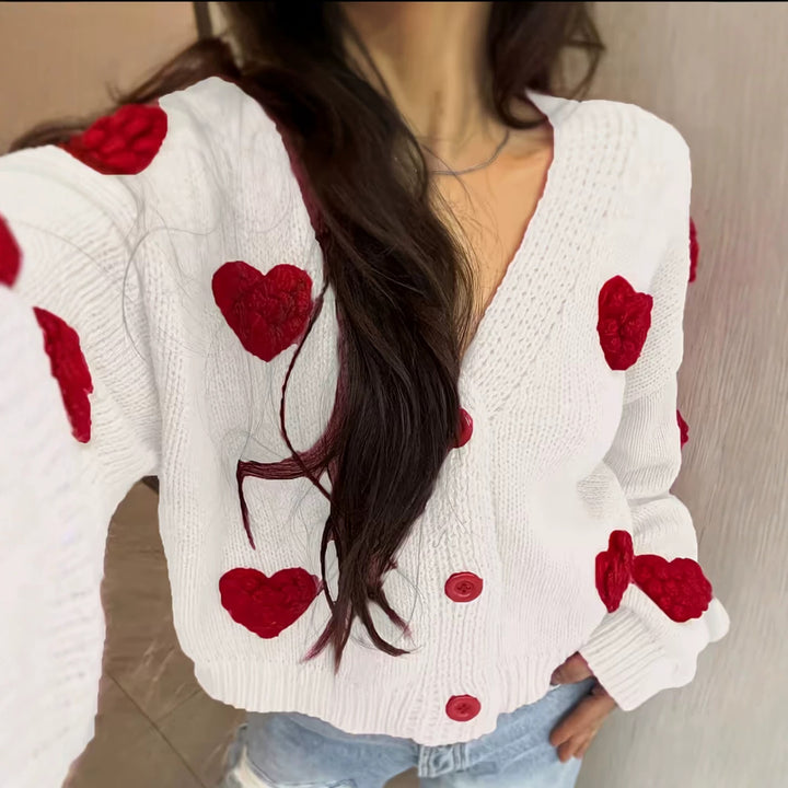 Damen Kurzgeschnittener V-Ausschnitt-Cardigan mit geprägten Herz-Applikationen und Schmuckknöpfen Drune