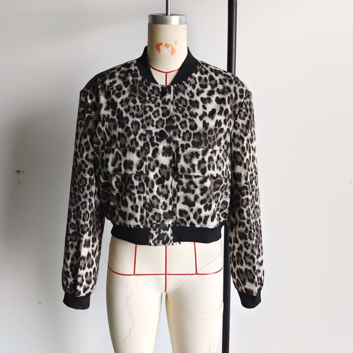 Damen nan kurzgeschnittene Bomberjacke mit Animalprint, Rippenbündchen, aufgesetzten Taschen und Druckknopfverschluss Drune